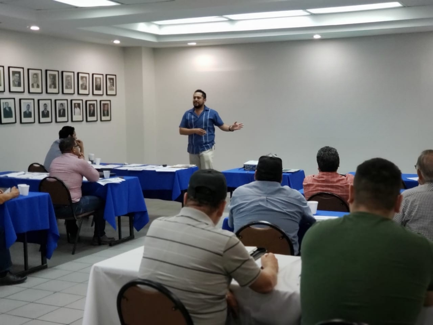 Rodolfo Izquierdo impartiendo curso